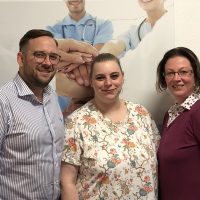 Testimonial durch Melina Carl (29, in der Mitte)